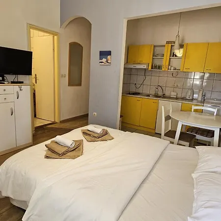 Kiki For 2, Near Old Town & Beach, Free Wifi Apartment *