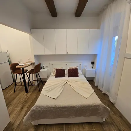 Kiki For 2, Near Old Town & Beach, Free Wifi * Zadar