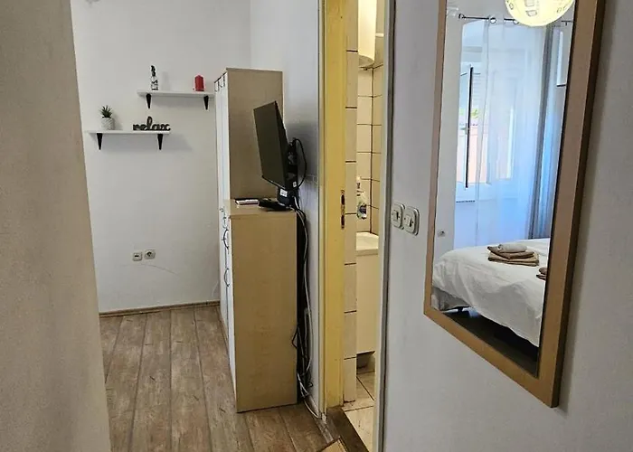 Kiki For 2, Near Old Town & Beach, Free Wifi Zadar